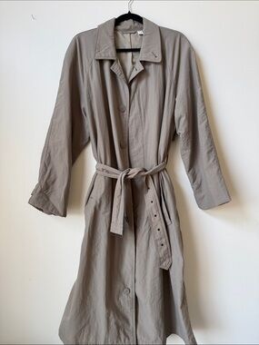 VINTAGE Holt Renfrew light trench love green with belt